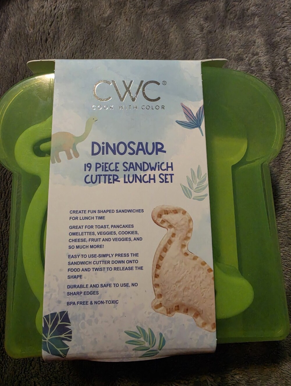 CWC Dinosaur 19-Piece Sandwich Cutter Lunch Set - Picture 9 of 9